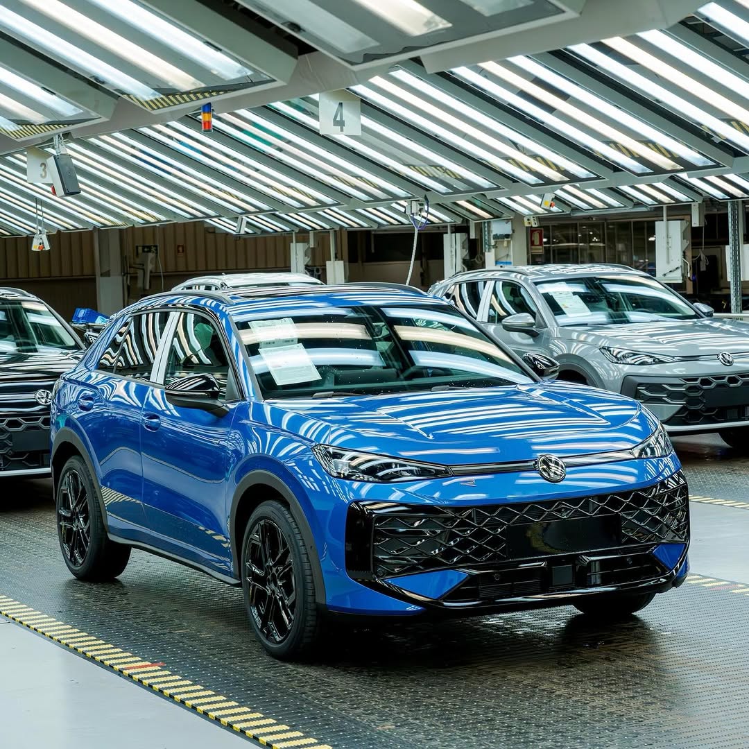 Shaped for today. Ready for what’s next. Welcome to the new T‑Roc. #volkswagen #volkswagenautoeuropa ____ T-Roc 1.5 eTSI (110 kW/150 PS) - Energy consumption: combined 6.0-5.6 l/100 km; CO₂ emissions: