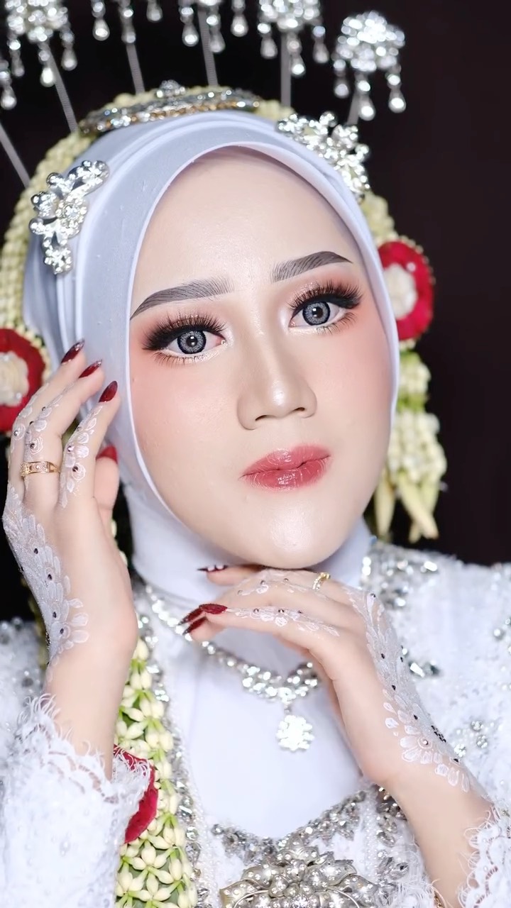 #muademak #muasemarang #muakudus #mua #riaspengantindemak #muajepara #solohijab #solo #beforeaftermakeup #makeupakadnikah #muapurwodadi #muagrobogan #hijab #akadnikahmuslim #akad #akadnikah #wedding