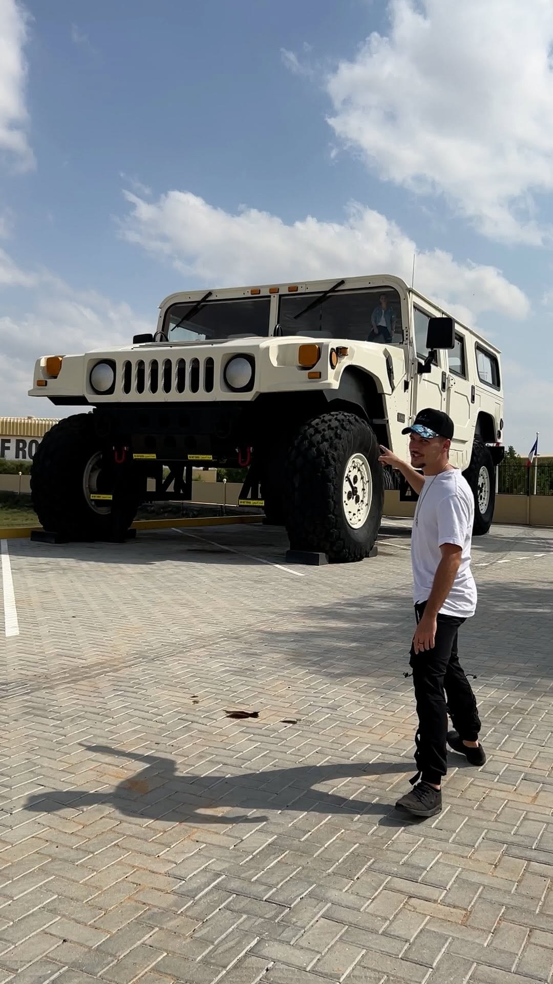 Each tire costs $25,000 🤯🛞 #hummer #vehicles #sbxcars