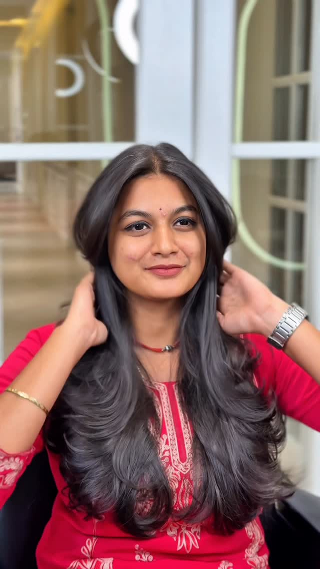 🦋Customized Layers ✨ haircut is perfect for clients who want to carry their Medium length hair. Customised layers can suit anyone ans their specific needs! At Visual Grammar we strive for sophistica