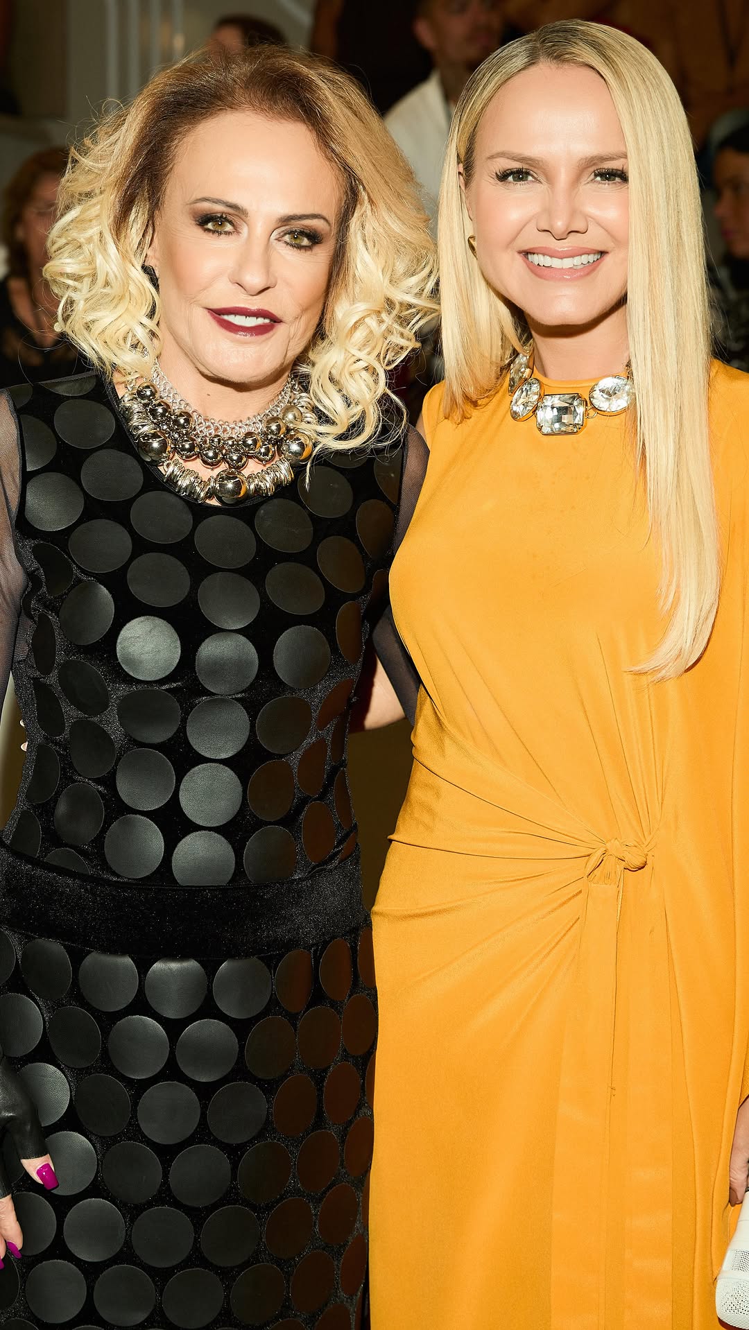 REALEZA DO POP PRESENTE 👑 No #emfamiliacomeliana desse domingo tem @anamariabragaoficial e a família #MaisVocê com @eliana. Você não vai perder, né? 💖