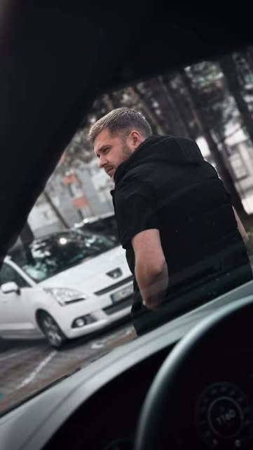 #Selfie Reel by @photo_tvoritel (verified account) - My TOP 3 selfie ideas with a car 😎

Which one you like the most?

#selfie #photoideas #mobilephotography #selfies #iphonephotography