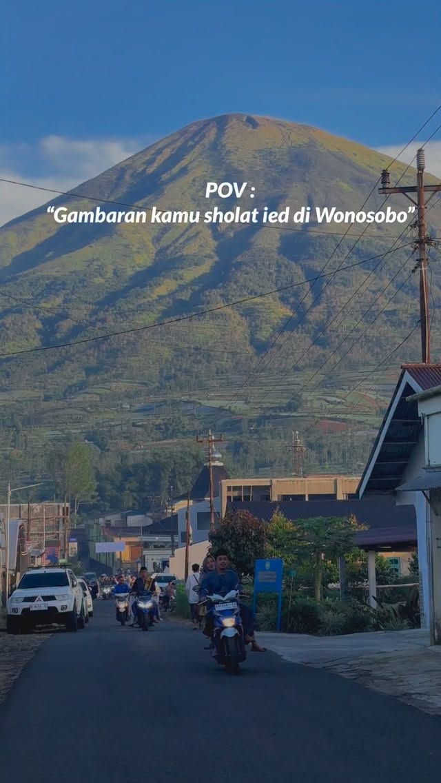 POV: Kamu solat Id dengan latar pegunungan, salah satu suasana solat Ied terindah di Indonesia π€© Lebaran tahun ini pada solat Id di mana, Sob? Rencanakan libur lebaran bareng MaiA. Kunjungi www.in