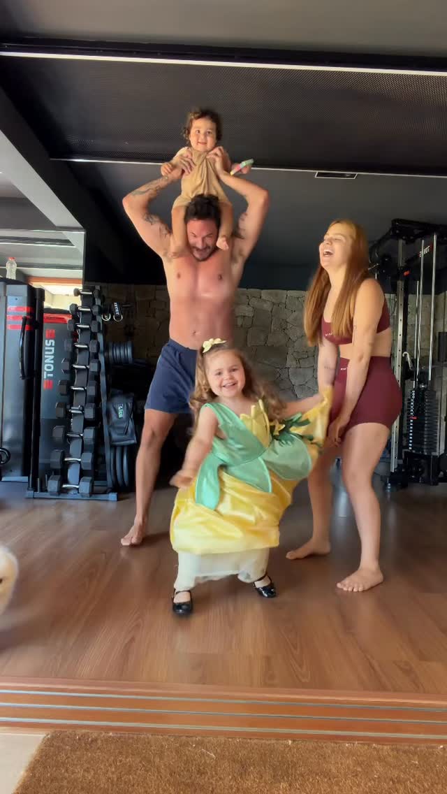 Bom diaaa Mundo Azullll 🧩 Nossa nova música que fala sobre autismo, inclusão e respeito “O mundo é mais bonito quando a gente pode se encaixar” Gostarammm? Comentem!! O apoio de vocês é importante