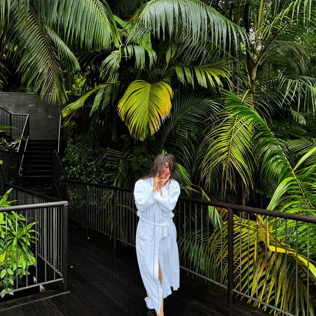 Son karede Rihanna klibi çekiyordum… 🙂↔️ ☔️ 🙇🏼♀️