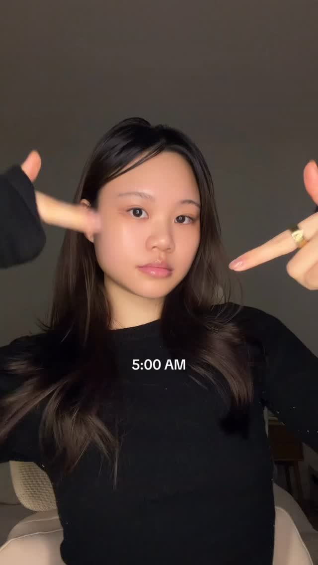 i get asked so often what my morning looks like before i start studying/working at 5 AM soo dropping the routine πββοΈ #productivity #studymotivation #fyp #nyc #5ammorningroutine products used: @lan