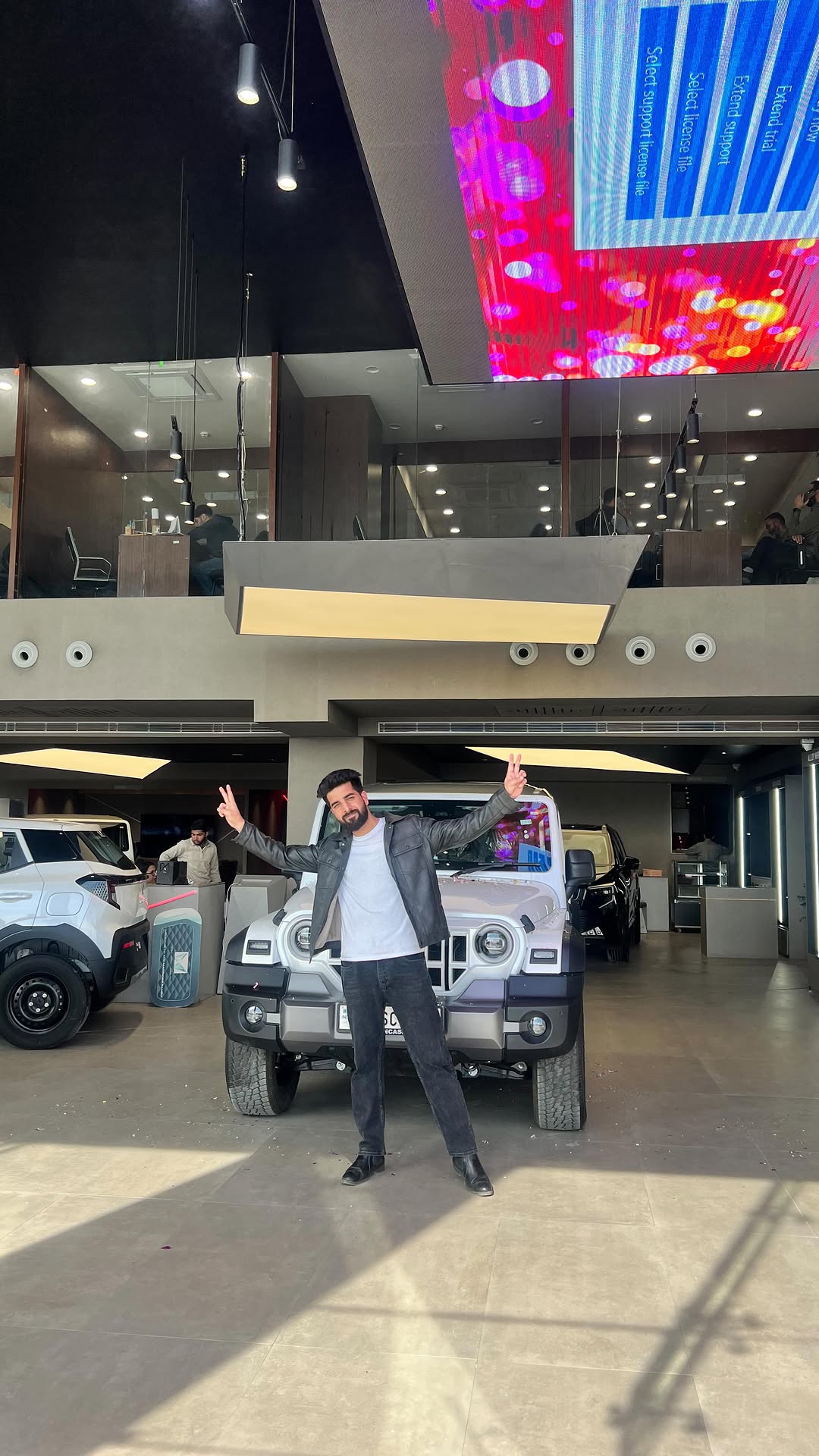 Bete ko naam kamana padta 🚙🤍✨ This beast is as much yours as it is mine. Thank you for being my digital family! ♥️🙌 For booking 👉 91033 9461 4 @dshabir915 #tharroxx #white #newcar