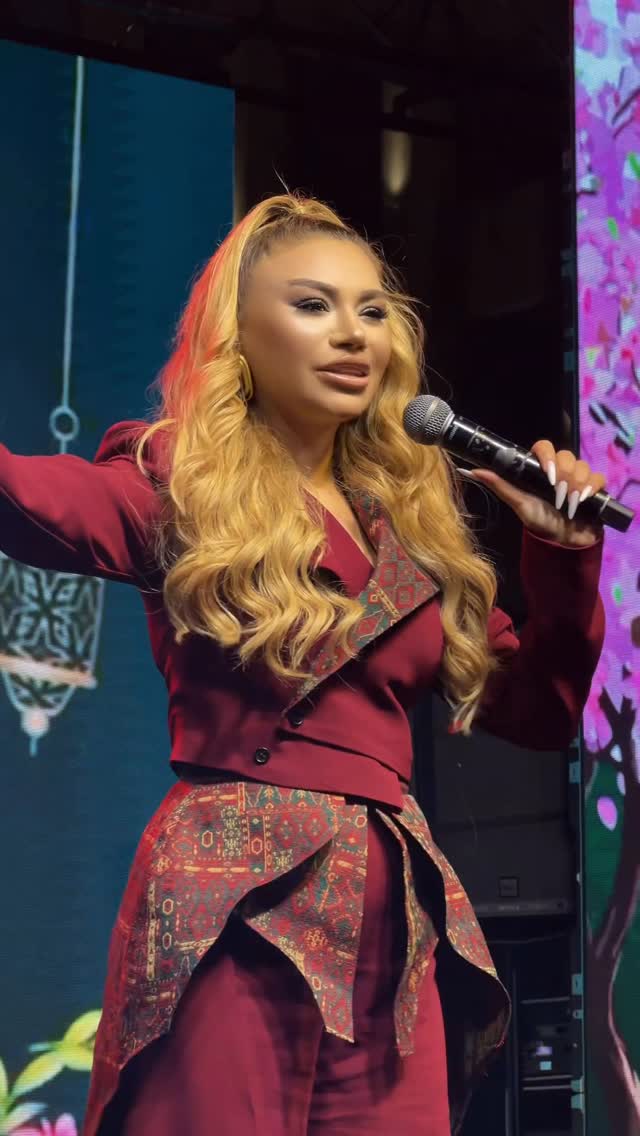 Biz Yazın gəlişini XANKƏNDİNDƏ qarşıladıq😍🌷💐 Özəl geyimim üçün İlahəmə təşəkkür edirəm🌸 @sarkhanlicouture @ilahasarkhanli #muahair : ( @elman_hajiev ) #videography : ( @nijatreel ) #accesorio