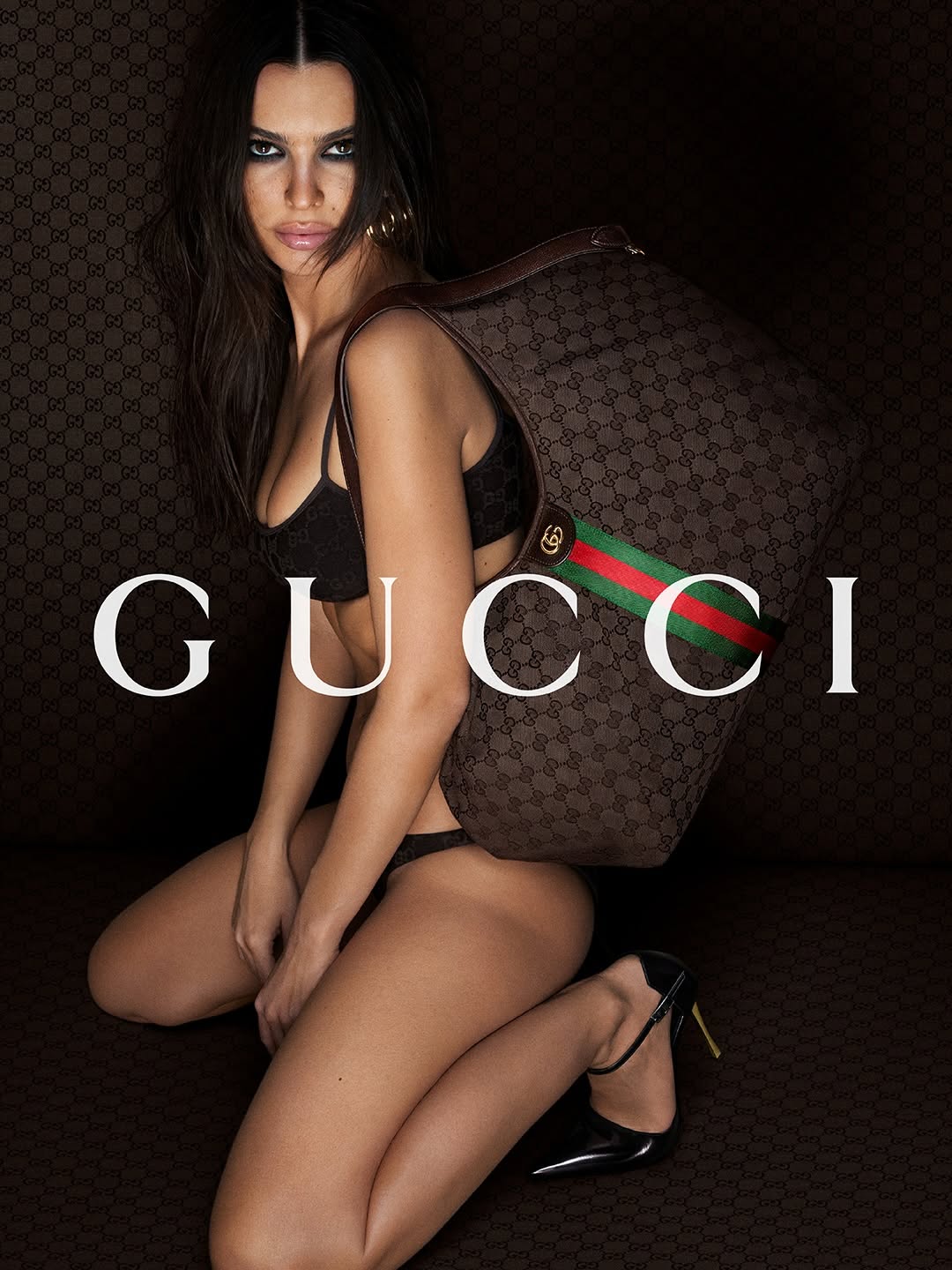 BEAUTY AND THE BAG A new campaign starring Emily Ratajkowski, captured by Mert and Marcus, presents the Giglio as an obsession that occupies the mind completely. #GucciGiglio #EmilyRatajkowski