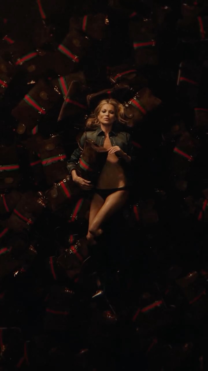 BEAUTY AND THE BAG A new campaign starring Kate Moss, directed by Bardia Zeinali, presents the Borsetto as an obsession that occupies the mind completely. #GucciBorsetto #KateMoss