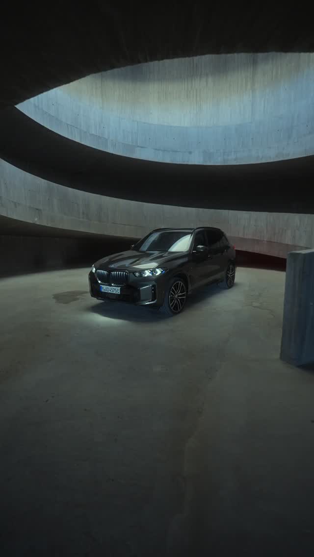 Stance that says "Do I have your attention?" The BMW X5 xDrive50e. #THEX5 #BMW #X5 #PluginHybrid Mandatory information according to German law βPkw-EnVKVβ based on WLTP: energy consumption weighted