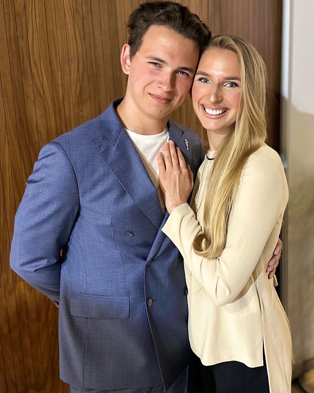 Хочу, чтобы наше фото было здесь! Люблю, ценю, горжусь тобой, мой брат❤️ Ты настоящий мужчина! Знаю, что для тебя всё возможно) P.S. Помни, вне зависимости от нашего местоположения, я рядом с тобой