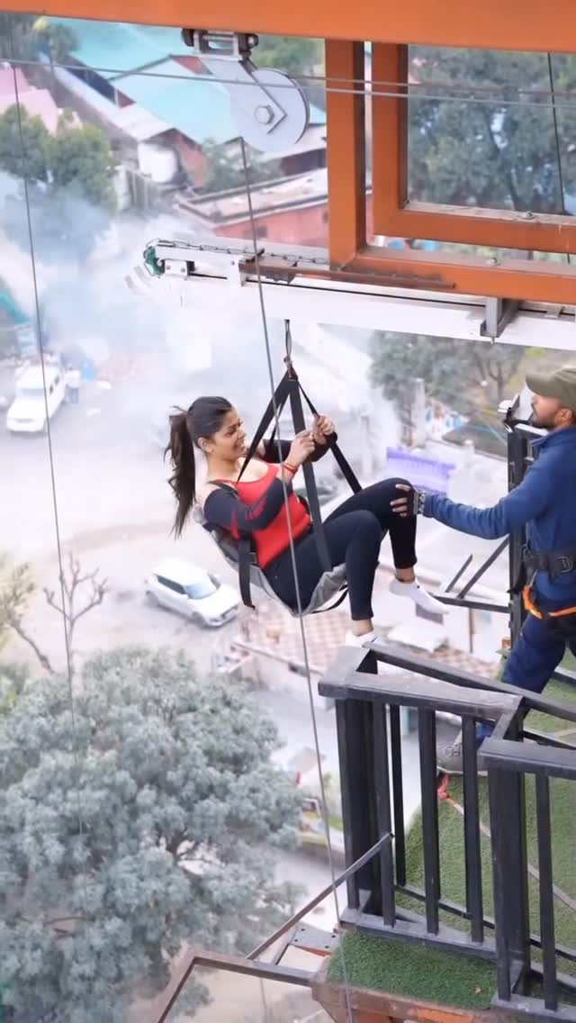 Will you like the bungee jumping rideπ Follow for more @the_gaurrrr #bungeejumping #viral #reels #trending #girls