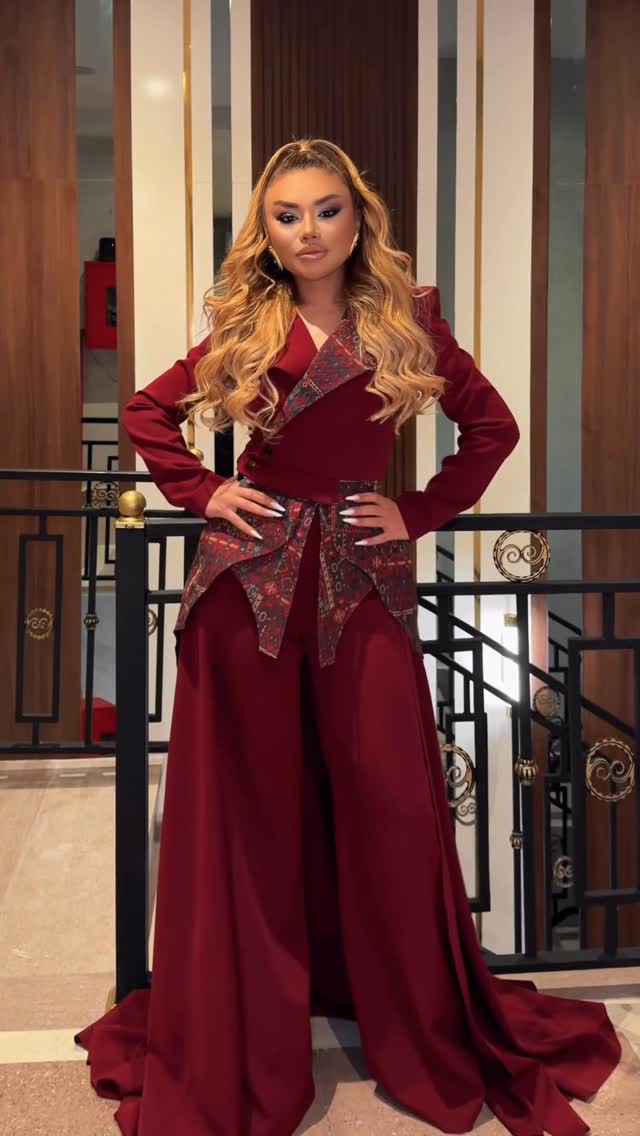 ❤️🔥 #dress : ( @sarkhanlicouture ) @ilahasarkhanli #accesorios : ( @iceboom.az_ ) #videography : ( @nijatreel ) #muahair : ( @elman_hajiev )