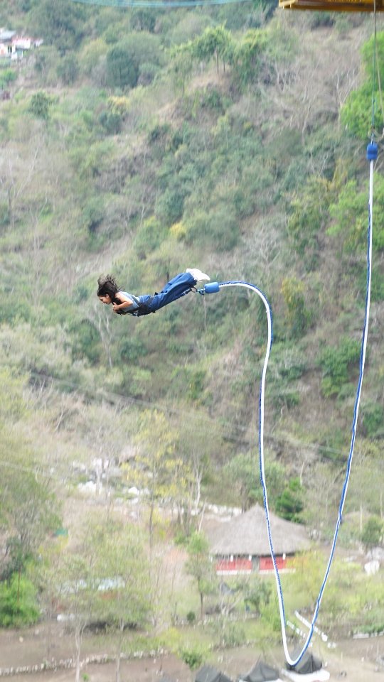 One day sure i will do this 🤗 . . . . . #bunji #bungy #thrill #rishikesh #adventure