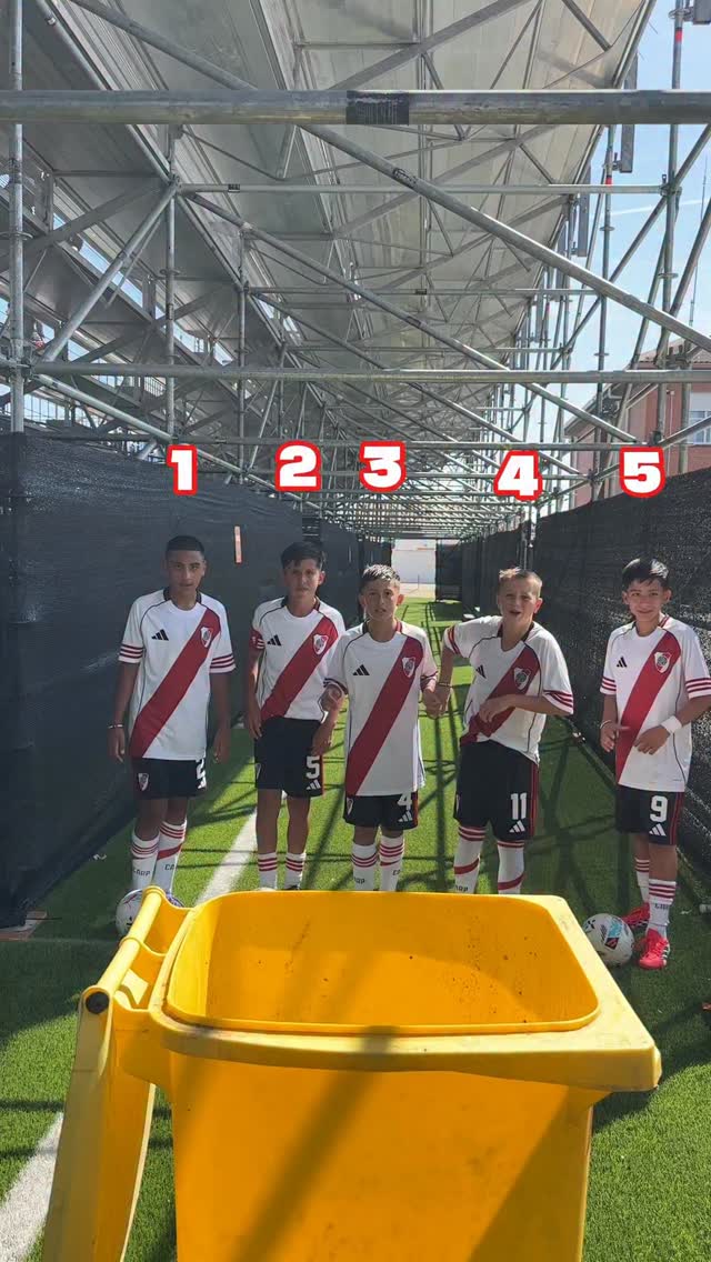Guess the number w/ @riverplate. 🌟👏 #LALIGAFCFUTURES
