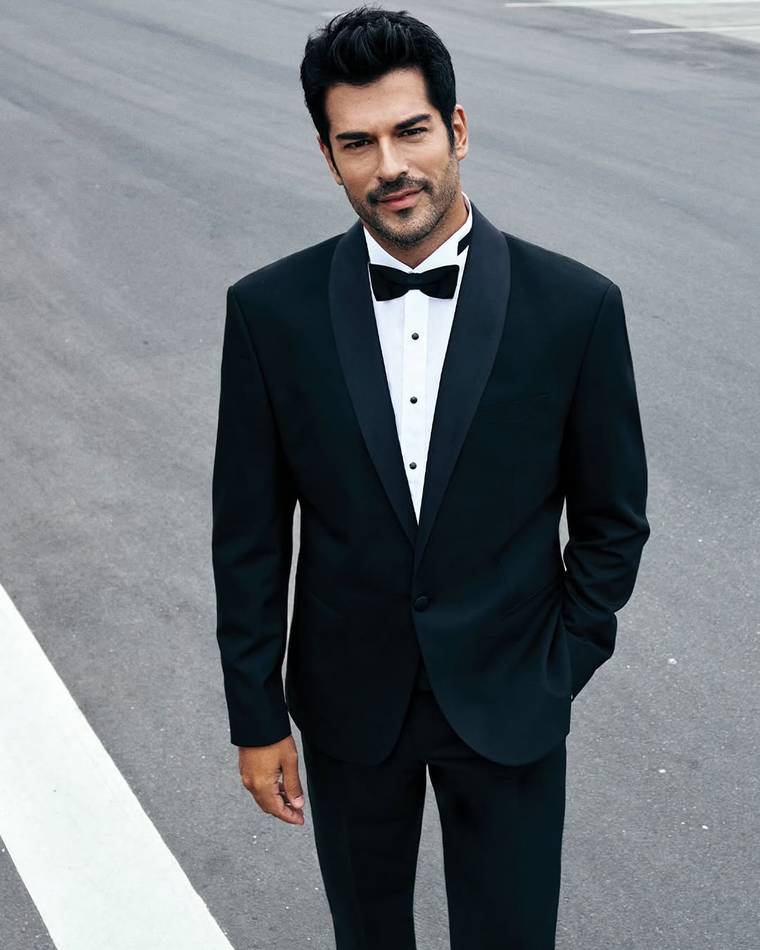 Duruşu güçlü, tarzı net smokin modelleri Altınyıldız Classics’te.