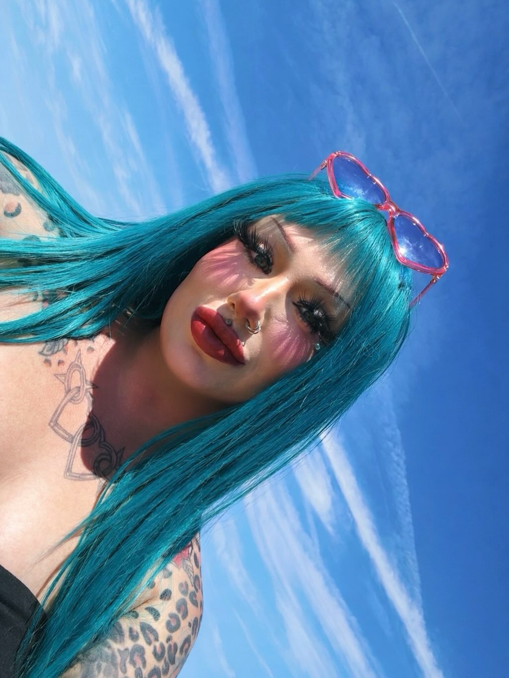 HOLY SHIT BALLS ITS HOT!! #explorepage #explore #tattoos #vivdhair #makeup