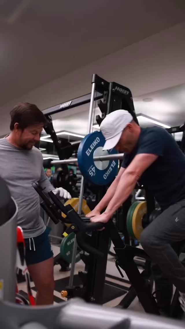 See if @waldlucas can hang with leg workout 💦🥶🫣🔥 @municipal 🥶🔥 4 am club #ad