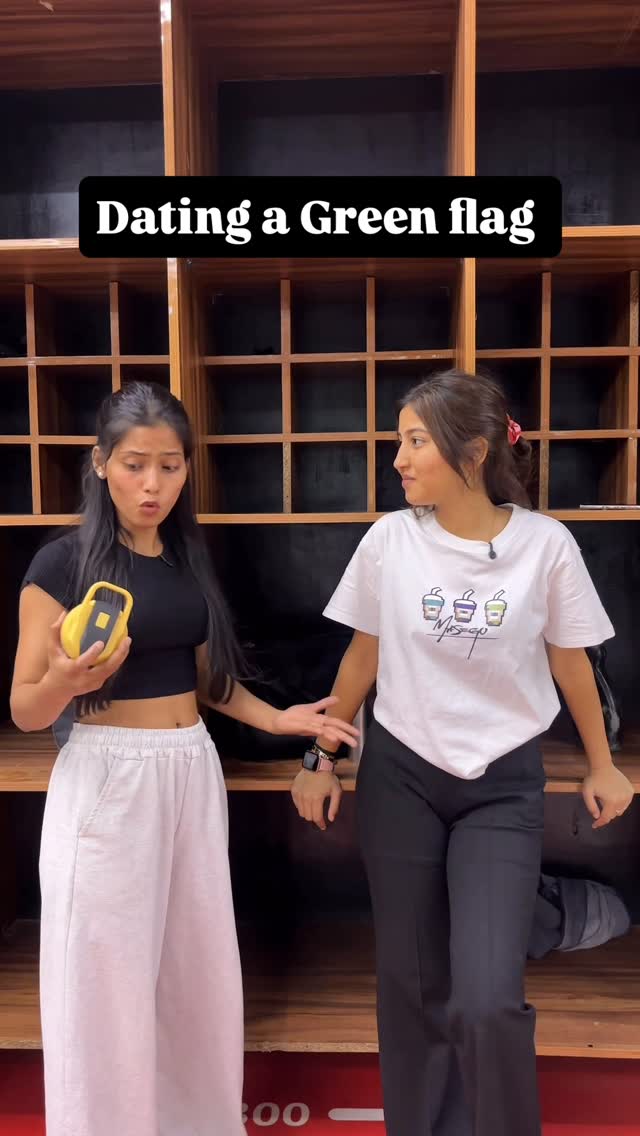 Itna green flag boyfriend hai ki mere oily sticky dandruff k liye @headandshouldersindia recommend kr diya π«Άπ»π . . . . @minakshikoko #headanshoulders #oilyscalp #headanshouldershampoo #instagood #i