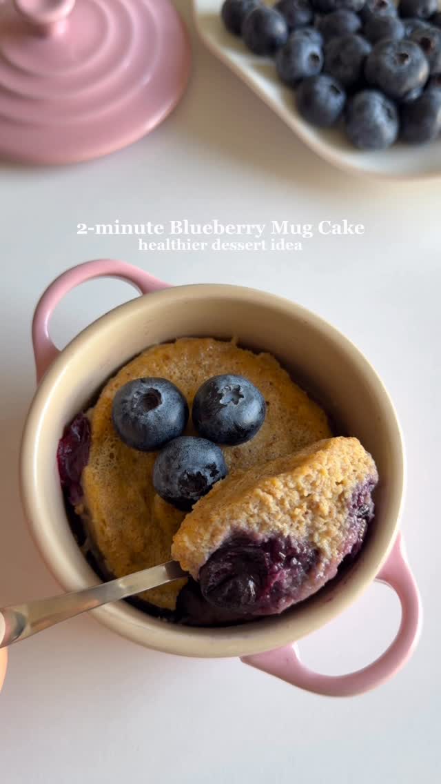 2-minute Blueberry Mug Cake💜 This mug cake is soft, moist and perfect when you’re craving something sweet after dinner😍 • Get my Ebooks and you’ll have all of my most popular recipes in one place +