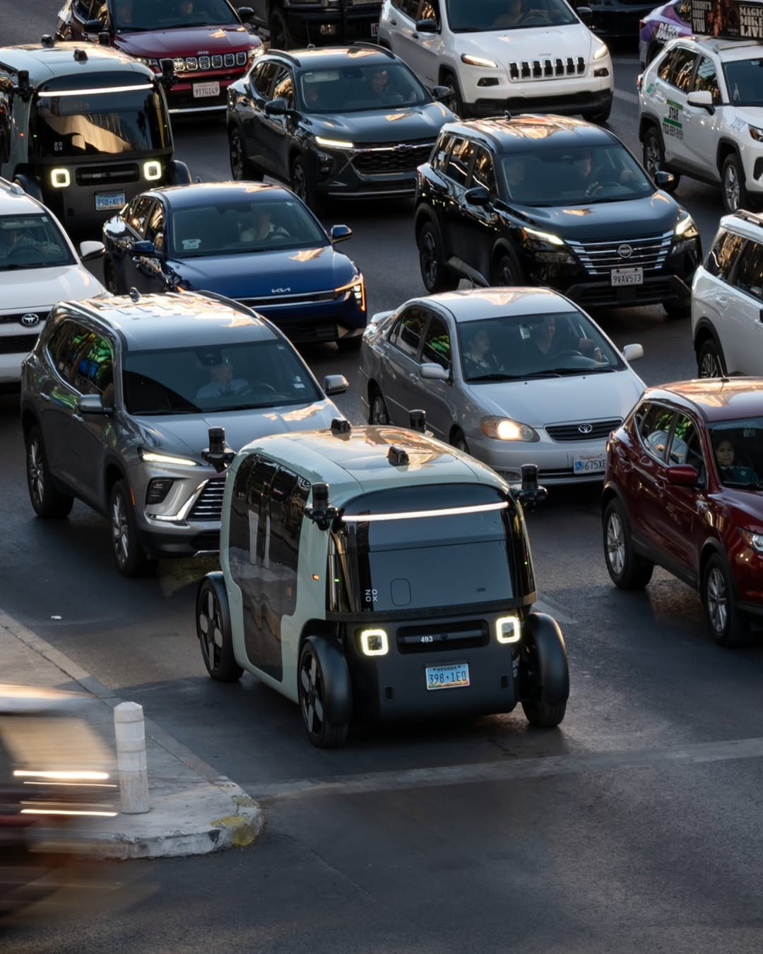 Zoox is continuing to scale, and we're excited to share a sneak peek of the road ahead! ๐ Weโre expanding our service areas in Las Vegas (including @lasairport) and San Francisco ๐ค Our purpose-bui