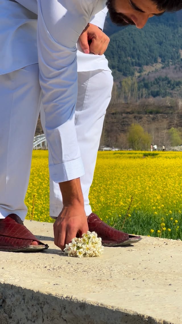 I saw her Eid look, and suddenly my playlist started playing this🌟🥀 … Eid Mubarak 🌙 #eidmubarak #eidspecial #eidday #spring