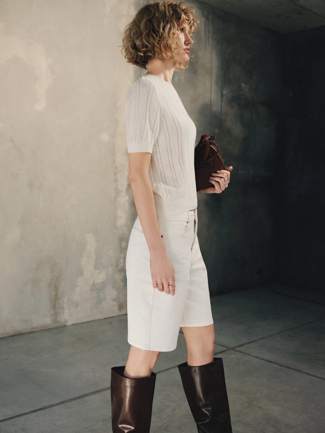 Π‘Π²Π΅ΡΠ»Π°Ρ ΠΏΠ°Π»ΠΈΡΡΠ° ΠΏΠΎΠ·Π²ΠΎΠ»ΡΠ΅Ρ ΠΎΠ±ΡΠ°Π·Ρ Π²ΡΠ³Π»ΡΠ΄Π΅ΡΡ ΡΠ΅Π»ΡΠ½ΠΎ ΠΈ ΡΠΏΠΎΠΊΠΎΠΉΠ½ΠΎ, Π΄Π°ΠΆΠ΅ ΠΊΠΎΠ³Π΄Π° Π²Π΅ΡΠΈ ΠΎΡΠ»ΠΈΡΠ°ΡΡΡΡ ΠΏΠΎ ΡΠ°ΠΊΡΡΡΠ΅. ΠΠΎΠ»ΡΡΠ΅ ΠΈΠ΄Π΅ΠΉ Π΄Π»Ρ ΠΎΠ±ΡΠ°Π·ΠΎΠ² ΠΈΡΠΈ Π² Π½ΠΎΠ²ΠΎΠΌ ΡΠ΄ΠΈΡΠΎΡΠΈΠ°Π»Π΅ ΠΏΠΎ ΡΡΡΠ»ΠΊΠ΅ Π² ΡΠ°ΠΏΠΊΠ΅ ΠΏΡΠΎΡΠΈΠ»Ρ ΠΈ Π½Π° conteshop.com.