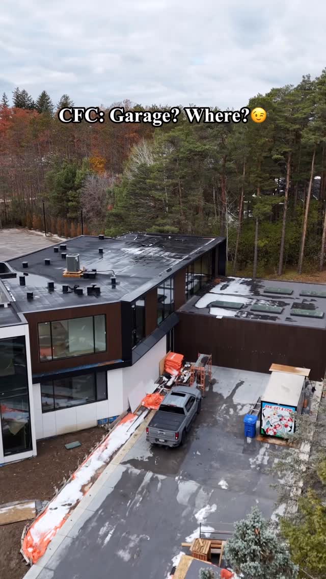 A garage you donβt even noticeβ¦ until it opens. For this custom home, we designed the garage doors to blend seamlessly into the faΓ§ade by cladding it in matching wood panels with no visible windows.