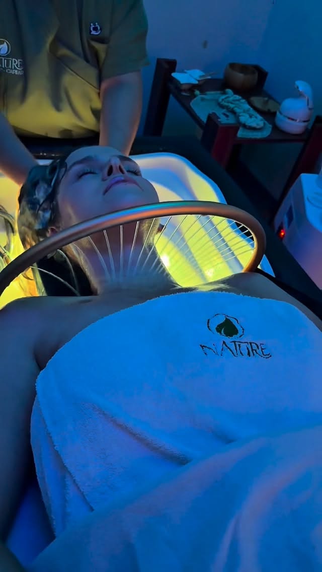 Sumergite en una experiencia única de relajación profunda Head Spa Four Hands está diseñado para desconectar cuerpo y mente mientras revitalizamos tu cuero cabelludo y cabello desde la raíz El trat