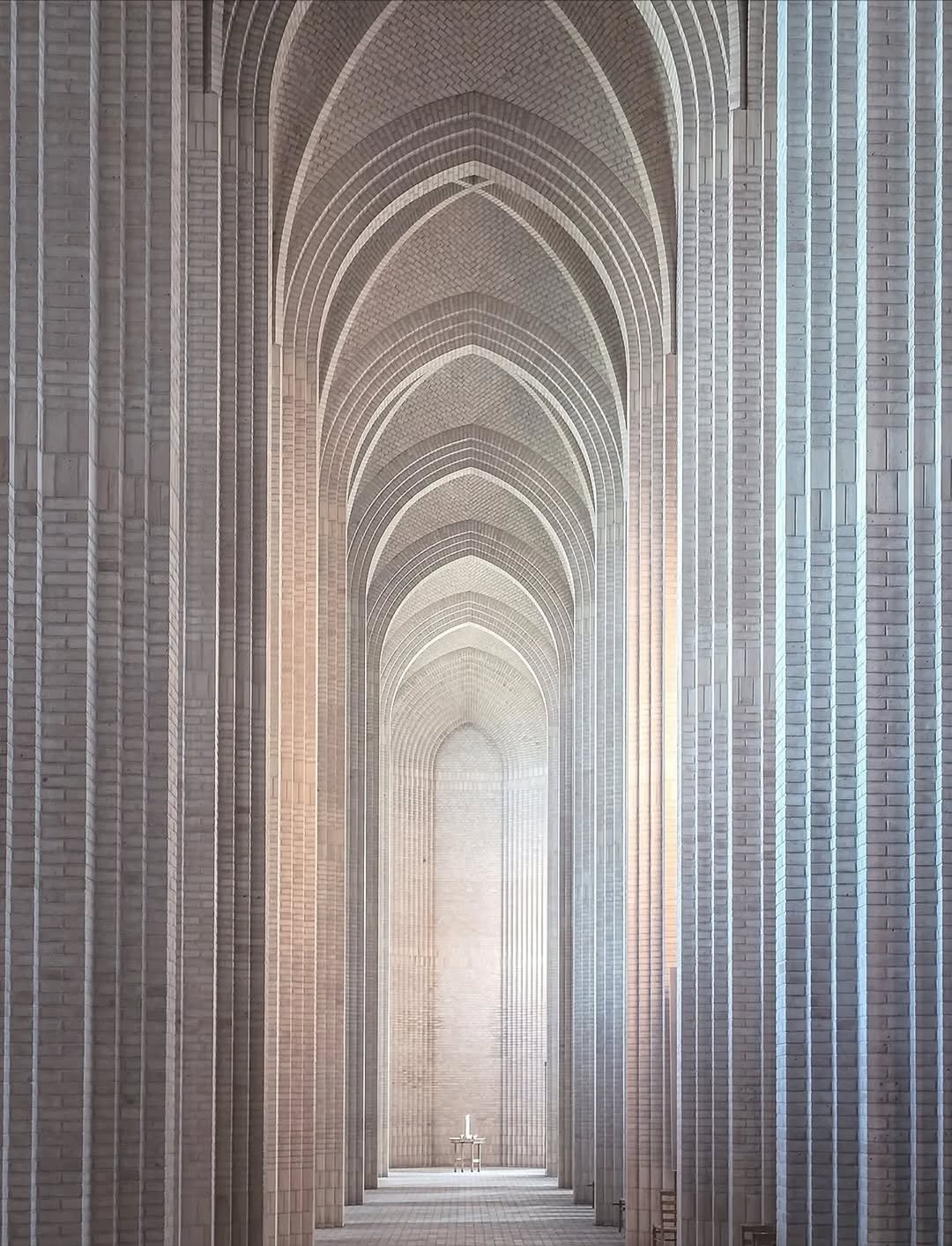 In the Bispebjerg district of Copenhagen, Grundtvig’s Church rises as one of the most striking interpretations of Expressionist architecture in Northern Europe, conceived by P.V. Jensen Klint in 1913