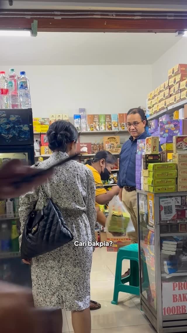 Pulang dari Jogja, bakpia tidak boleh ketinggalan. Kalau teman-teman, oleh-oleh wajib dari kampungnya apa?ββββββββββββββββ