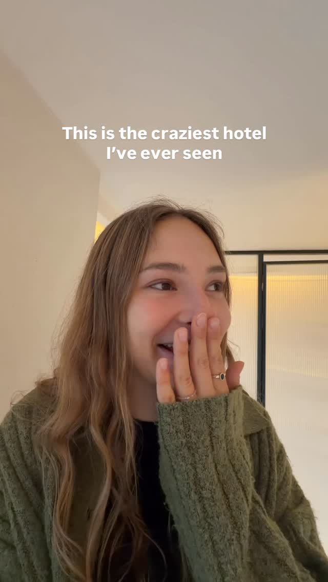 You wouldn’t believe that this is the price! 🤯 The prices with the bathtub in the room start at $80 pp per night 🫠 It’s definitely worth staying here if you’re in Chongqing, China 🇨🇳 The rooms