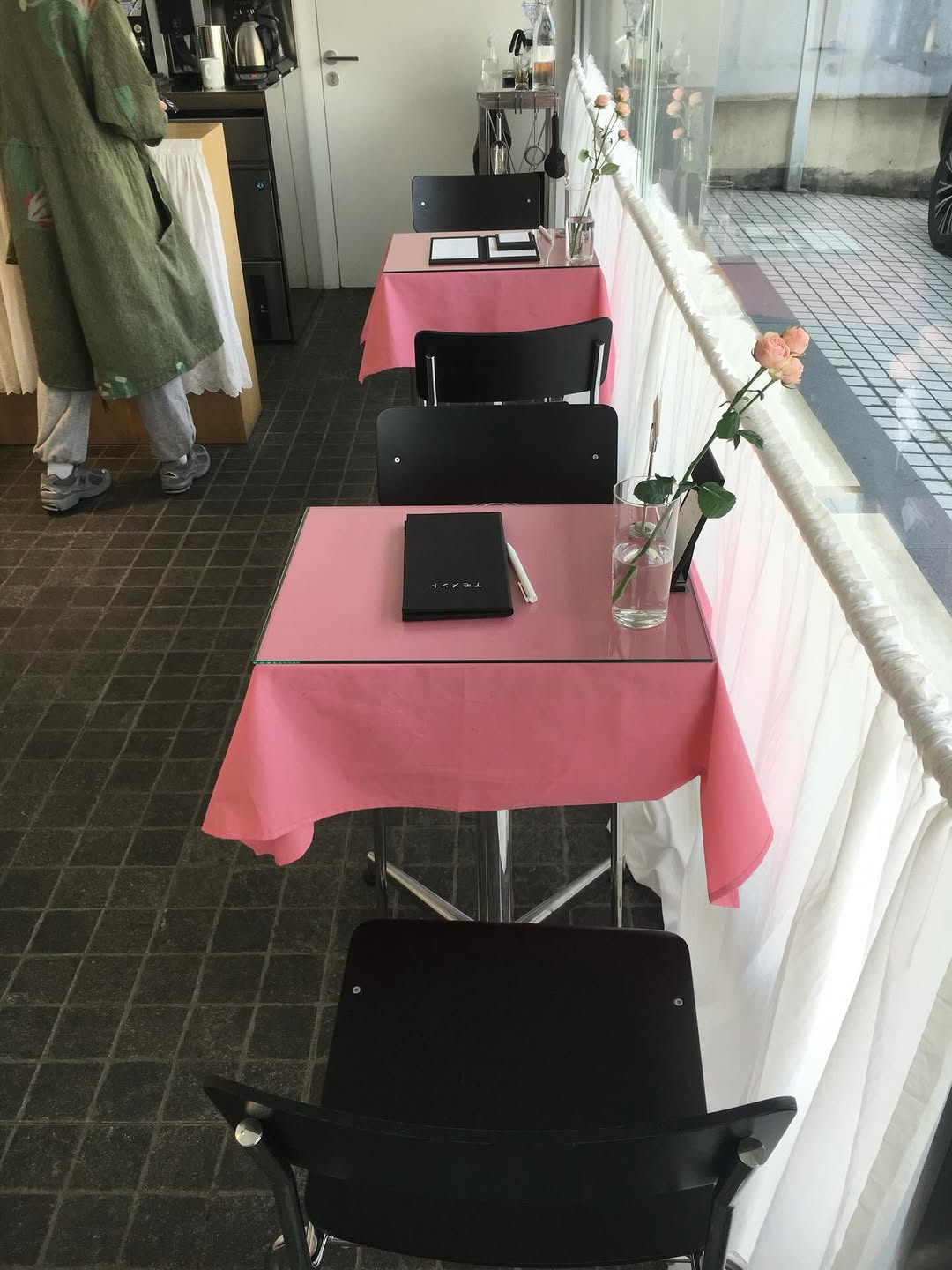 アモメント 喫茶店 ☕️💈🌷 아모멘토 킷사텐 귀여워서 안가볼 수 없잖아,, 믹스 푸르츠 쇼트 케이크 너무 내 스타일이야 🍰 @reception.seoul @amomento.co