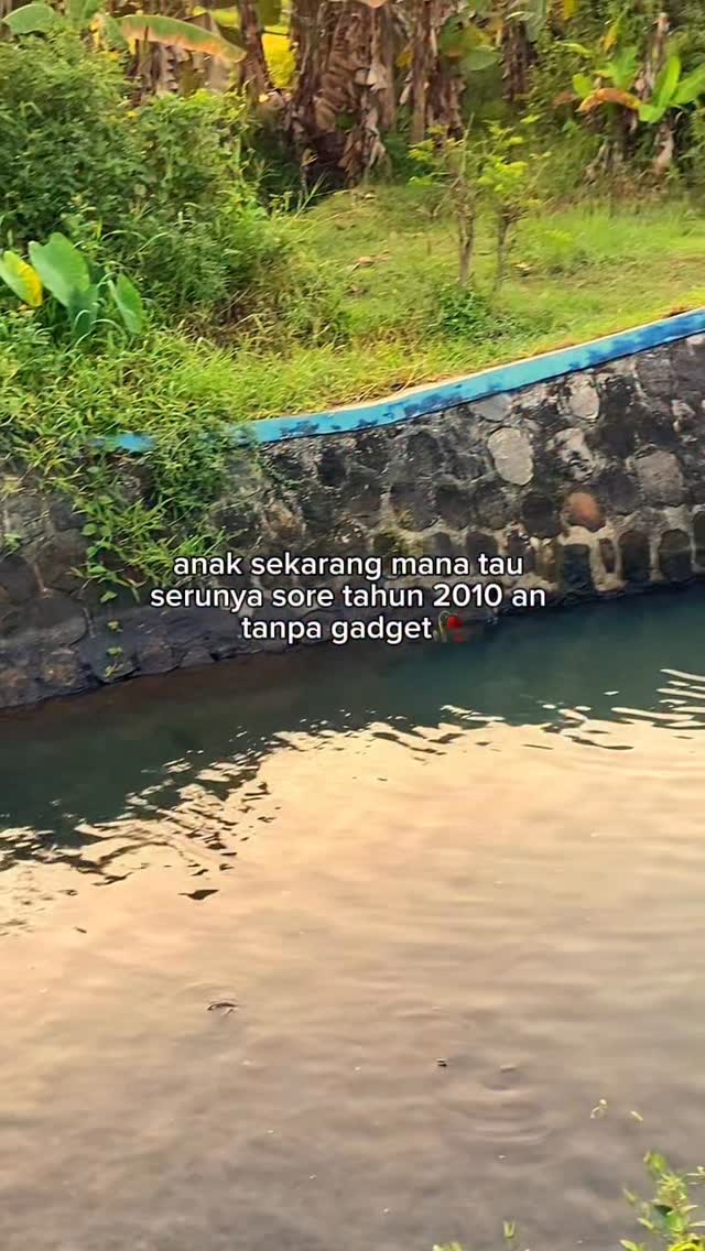 ga pernah janjian tapi semua udah tau kalo sore pasti kumpul di lapangan :) #oldvibes