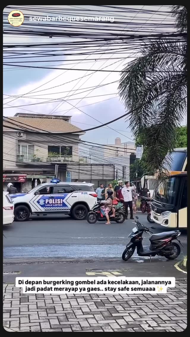 Terjadi kecelakaan di depan burgerking Gombel, dihimbau bagi pengendara agar tetap berhati-hati di jalan, kejadian pagi ini 25 maret sekitar pukul 07.00 WIB