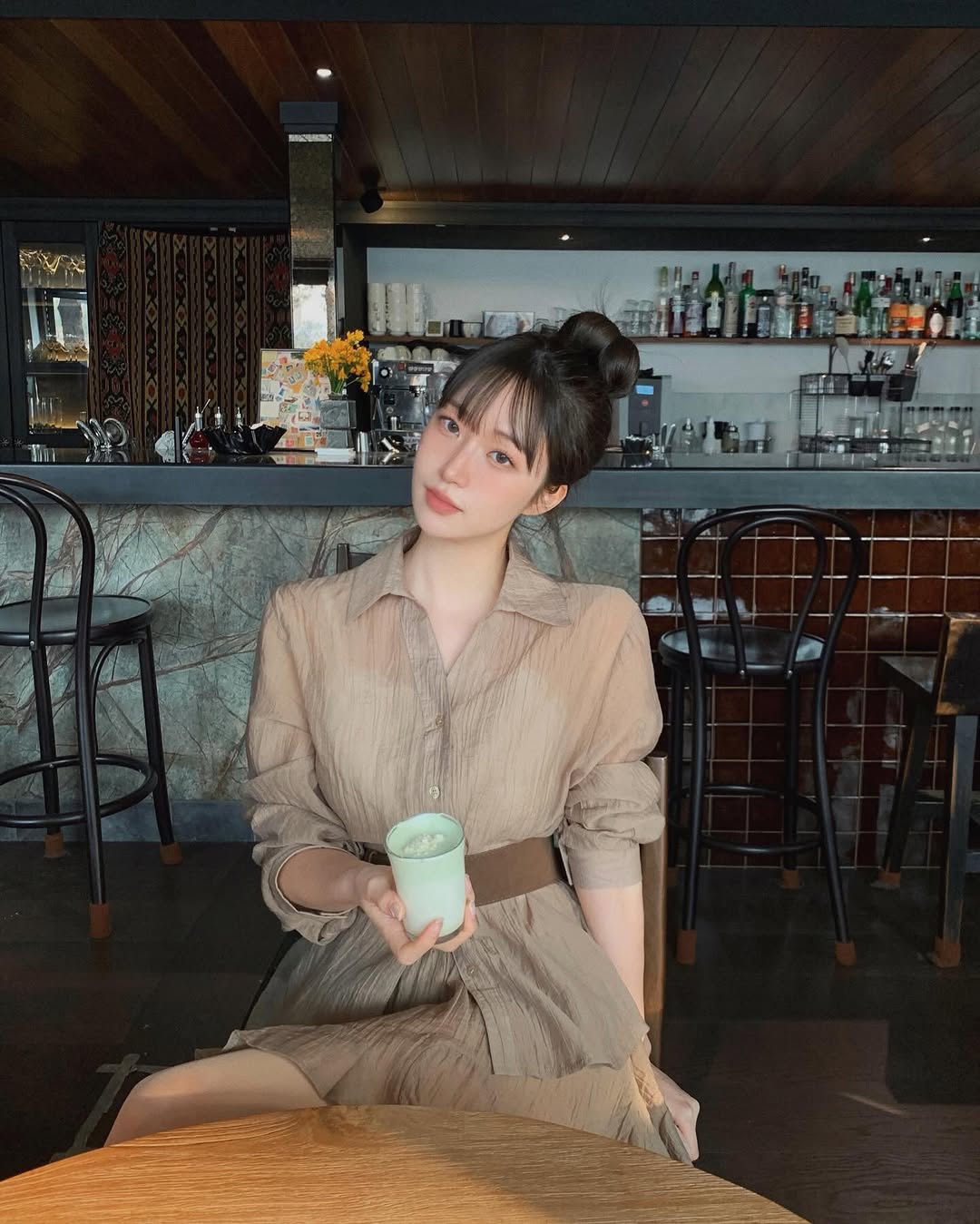 너므 좋더라 여기 ..🖤 #이스트만 오늘도 어김없이 손유나 갔다왔지요.. 진짜 손유나는 꾸준히 다니면 효과가 너무 좋아서 끊을수 없어요…..🥹 라인이 진짜 달라진답니다 ..🤎 #손유나클리닉