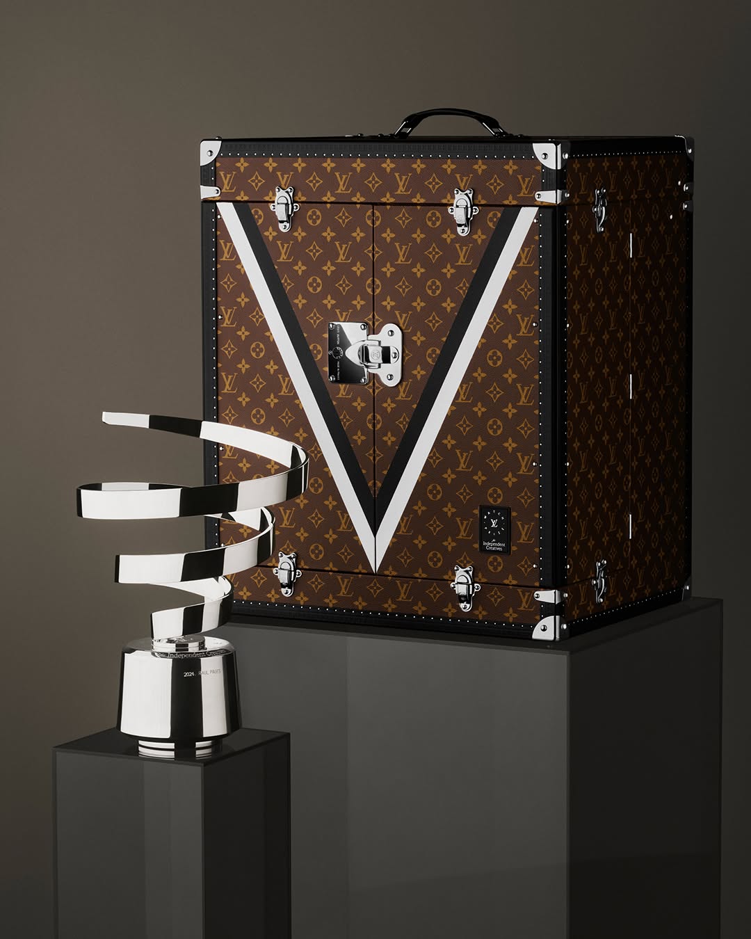 Louis Vuitton Watch Prize 2025–2026 Ceremony. Closing its second edition, an exclusive celebration brought together the candidates, the jury, and the Committee of Experts at the Fondation Louis Vuitto