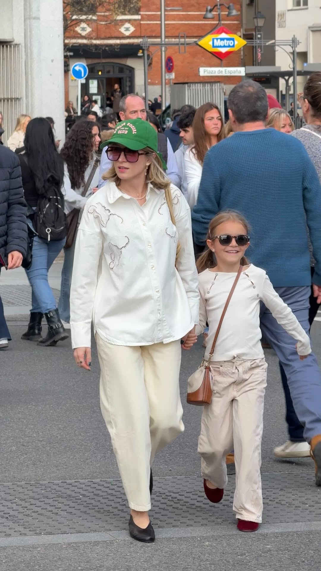 ad | it’s real life moms styling 🙌🏻 Comfortable enough for a day with your kids, but intentional enough to still feel like you. Denim shirt, perfectly cut jeans, classic flats, and just the right a