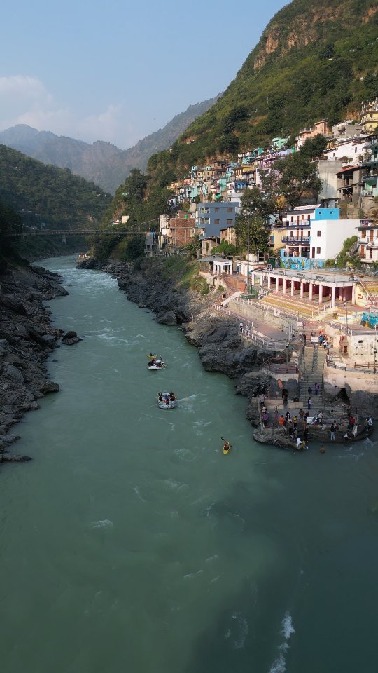Bhagirathi + Alaknanda = Maa Ganga ♥️ . . Credit goes to @globesome.india . . #rafting #ganga #uttarakhand #adventure #thrill