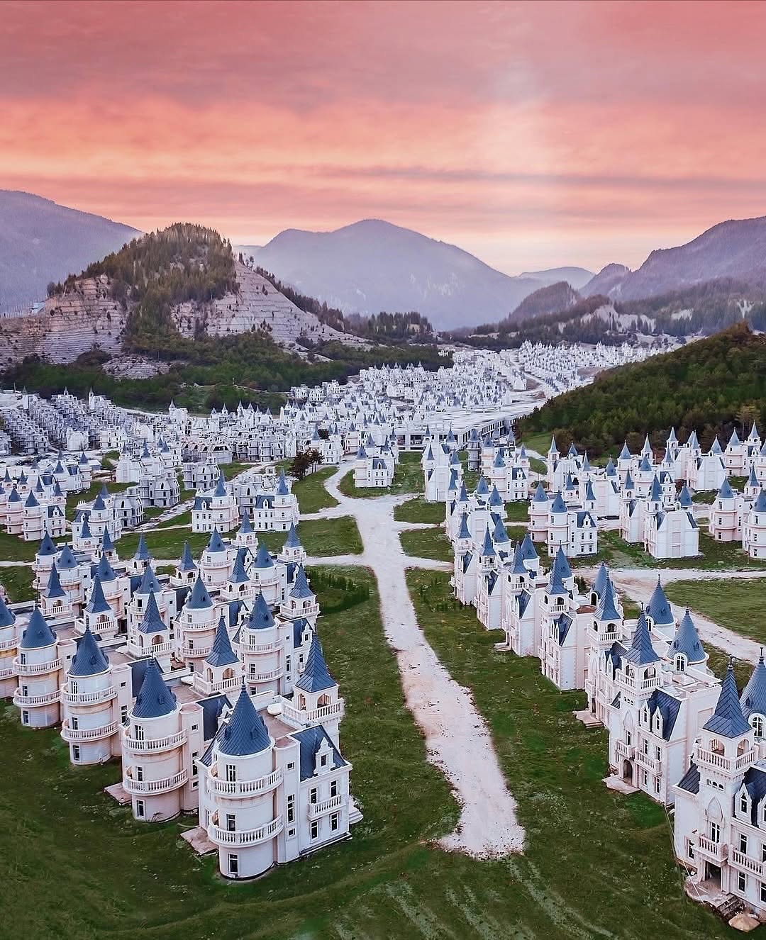 Burj Al Babas, in Mudurnu, Türkiye, is an unfinished hillside of identical, fairytale-like castles. Developed in the early 2010s by Sarot Group, it was planned as a luxury enclave for international bu